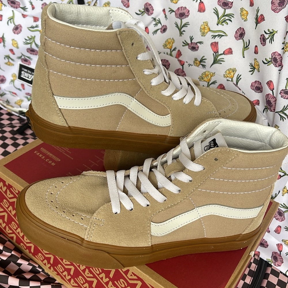 Vans WMNS Sk8-Hi
Humus/Gum
VN0A38GEVS8
Sneakers - Picture 10 of 16